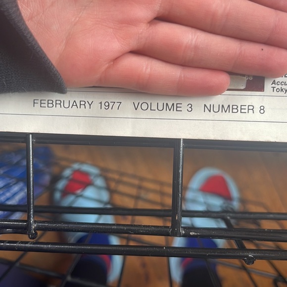 Vintage 1977 Magazine - Picture 4 of 5